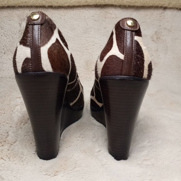 Micheal Kors Giraffe Classic Animal Print Cowhide Bohemian NWOT Chocolate Wedges - Picture 6 of 7